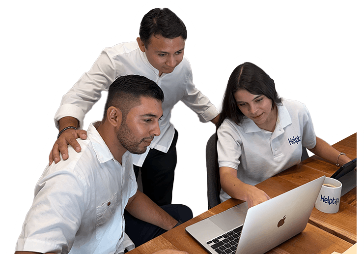 Equipo HelpTax trabajando